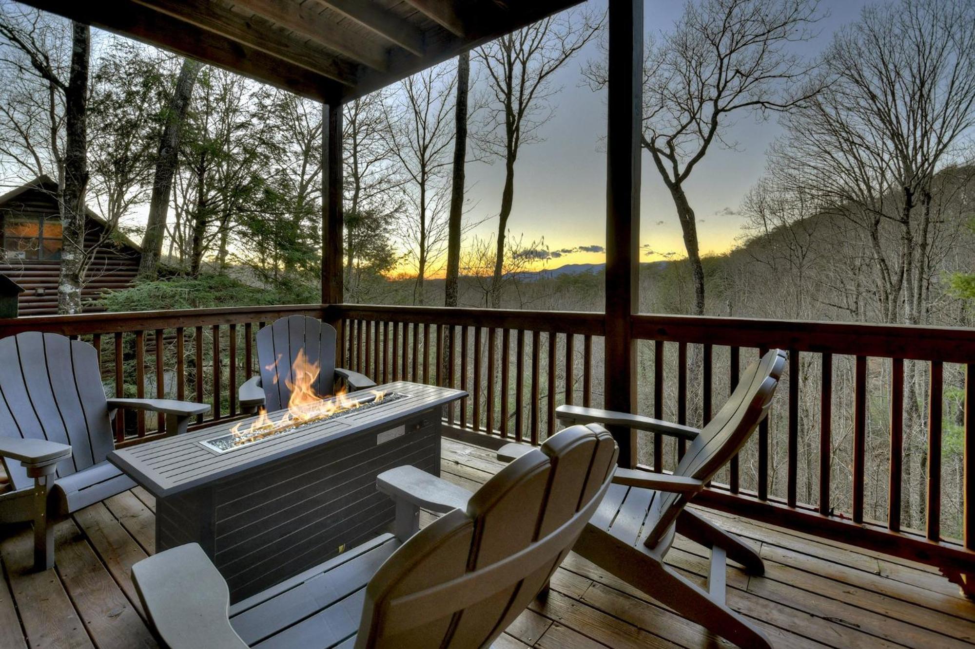Talking Leaves Hot Tub Firepit And Comfy King Beds Ellijay Exterior foto